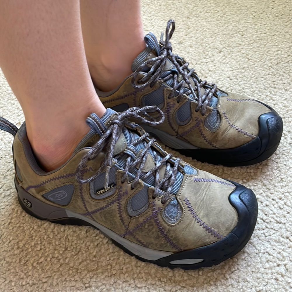 great condition Keen hiking shoes